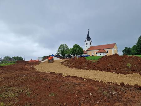 Gradnja in obnova vodovodnega sistema v obcini Mirna Pec (3)